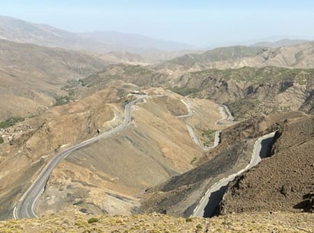route montagnes de l'Atlas Maroc